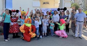 Ежегодная акции "Собери ребенка в школу" завершилась весёлым праздником для подопечных фонда
