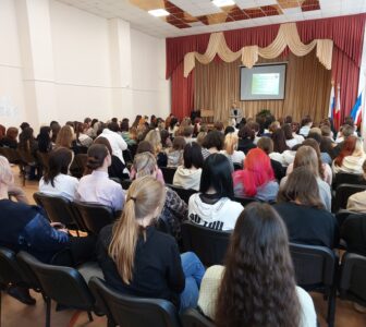 В ГАПОУ СО «Энгельсский политехникум» состоялся очередной семинар «Школа маммолога»